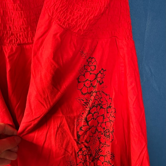 Plus size halter top - Picture 2 of 3